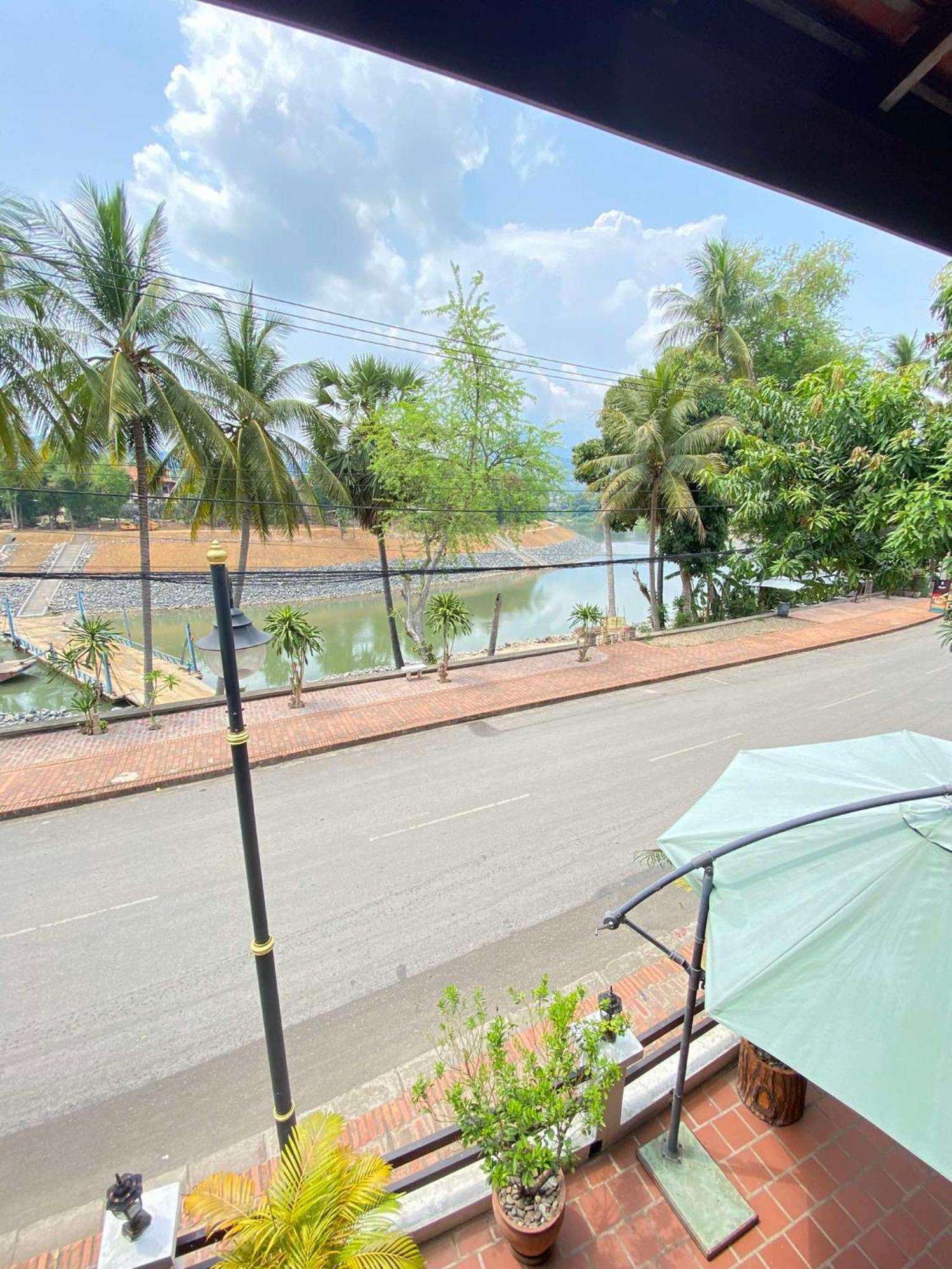 Luang Prabang Golden Lotus Namkhan River View Luaran gambar